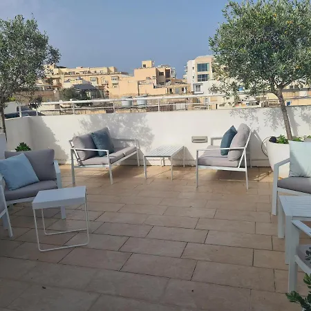 D Townhouse 3* Sliema