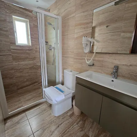D Townhouse Hotel 3*