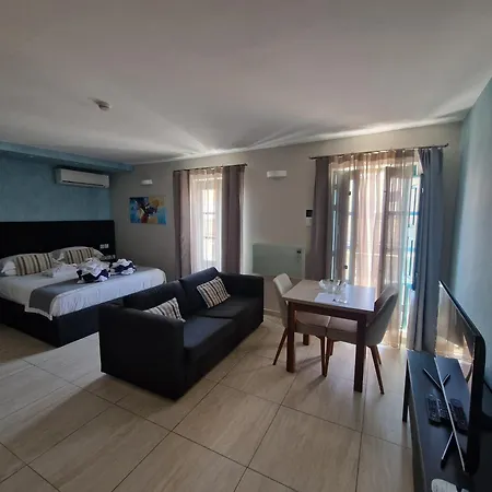 D Townhouse Boutique 3*