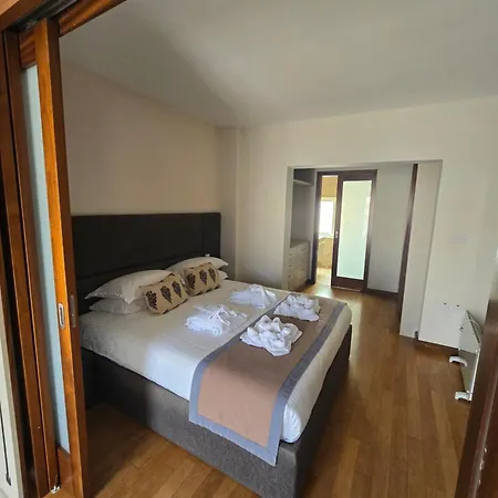 D Townhouse Boutique Слима