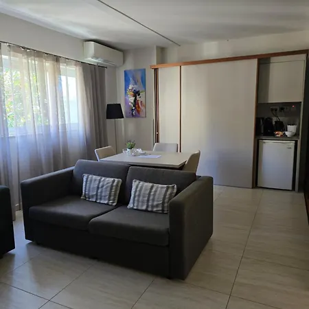 D Townhouse Boutique Hotel 3*