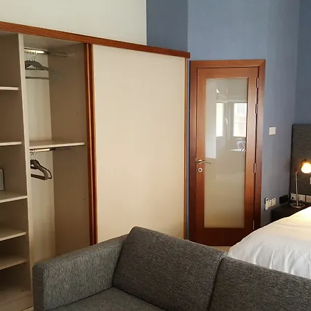 D Townhouse Hotel 3*
