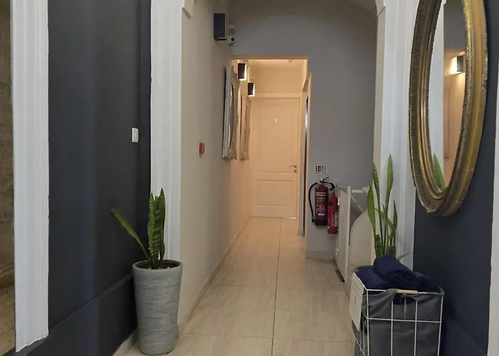 D Townhouse Hotel 3*